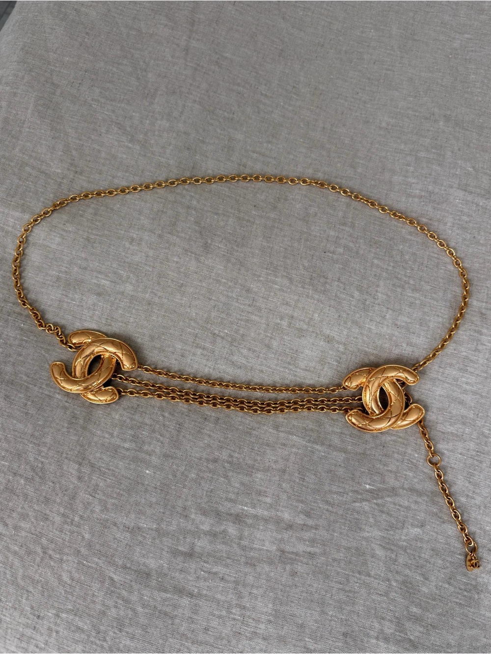 Vintage CHANEL Gold Double-Chain CC Logo Waist Belt - Picture 4 of 11